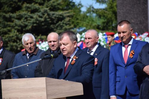 В Нурлате прошел Парад Победы: подвигу героев и память, и слава