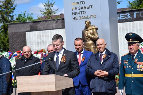 В Нурлате прошел Парад Победы: подвигу героев и память, и слава