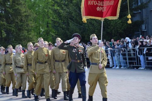 В Нурлате прошел Парад Победы: подвигу героев и память, и слава