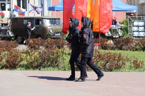 «Паровоз Победы» и лица героев: как в Нурлате отметили 9 Мая на центральной площади