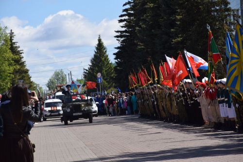 В Нурлате прошел Парад Победы: подвигу героев и память, и слава