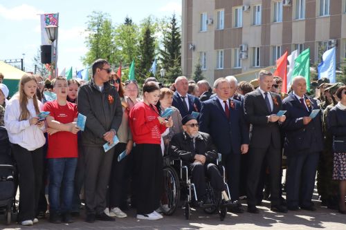 «Народный хор Победы» в Нурлате: сотни голосов исполнили главные песни весны 1945 года