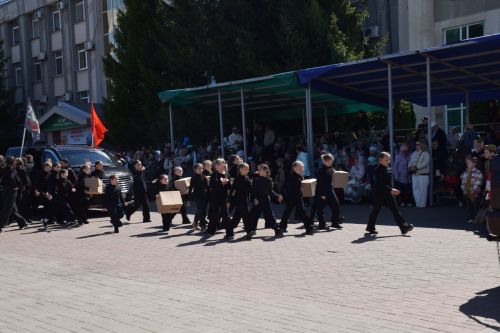 В Нурлате прошел Парад Победы: подвигу героев и память, и слава