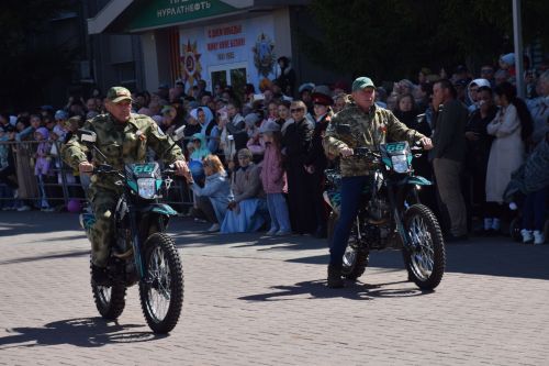 В Нурлате прошел Парад Победы: подвигу героев и память, и слава