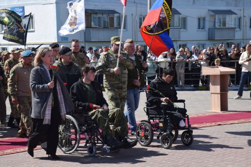 В День Победы нурлатцы возложили цветы к памятнику воину-освободителю