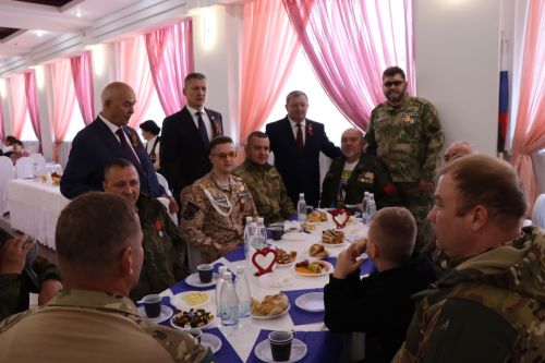 В Нурлате прошла торжественная встреча с участниками СВО и семьями героев в честь Дня Победы