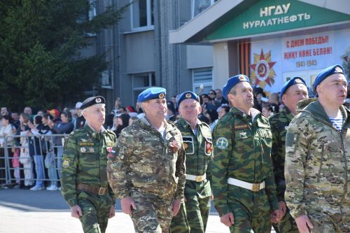В Нурлате прошел Парад Победы: подвигу героев и память, и слава