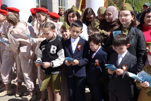 «Народный хор Победы» в Нурлате: сотни голосов исполнили главные песни весны 1945 года