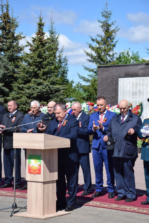В Нурлате прошел Парад Победы: подвигу героев и память, и слава