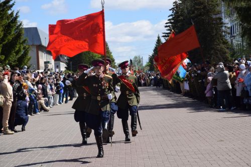 В Нурлате прошел Парад Победы: подвигу героев и память, и слава