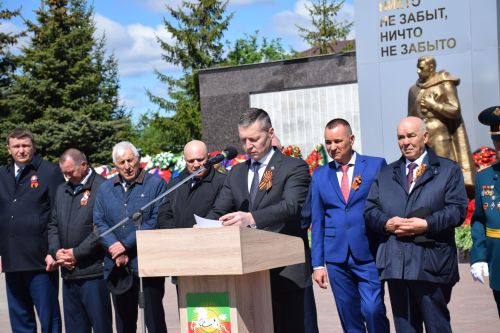 В Нурлате прошел Парад Победы: подвигу героев и память, и слава