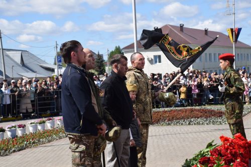 В День Победы нурлатцы возложили цветы к памятнику воину-освободителю