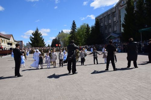 В Нурлате прошел Парад Победы: подвигу героев и память, и слава