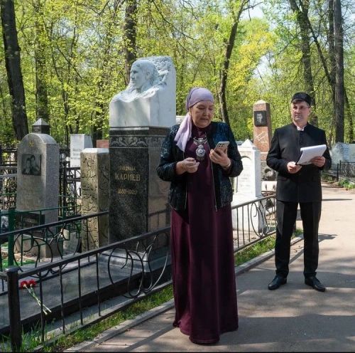 Нурлатцы возложили цветы к могиле Габдуллы Кариева в день его 140-летия