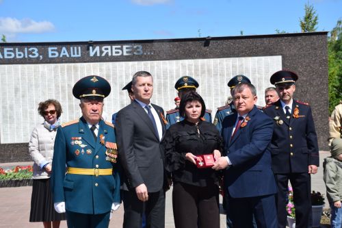 В Нурлате прошел Парад Победы: подвигу героев и память, и слава