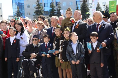 «Народный хор Победы» в Нурлате: сотни голосов исполнили главные песни весны 1945 года