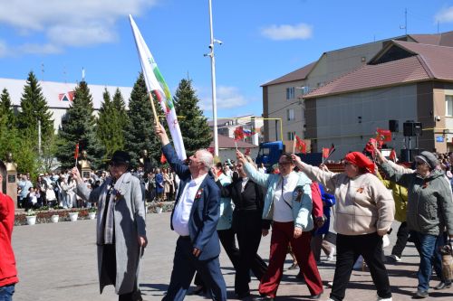 В Нурлате прошел Парад Победы: подвигу героев и память, и слава