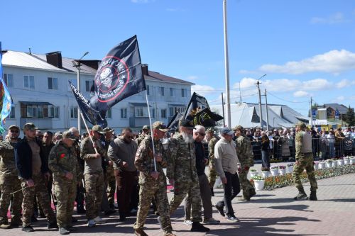 В День Победы нурлатцы возложили цветы к памятнику воину-освободителю