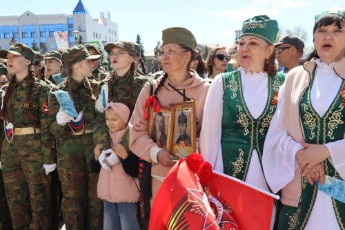«Народный хор Победы» в Нурлате: сотни голосов исполнили главные песни весны 1945 года