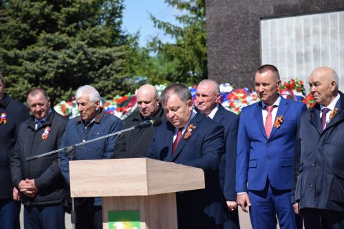 В Нурлате прошел Парад Победы: подвигу героев и память, и слава