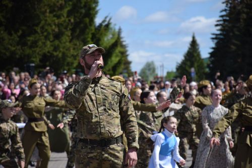 В Нурлате прошел Парад Победы: подвигу героев и память, и слава