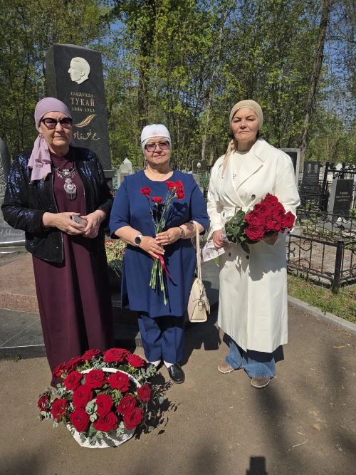 Нурлатцы возложили цветы к могиле Габдуллы Кариева в день его 140-летия