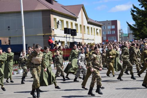 В Нурлате прошел Парад Победы: подвигу героев и память, и слава