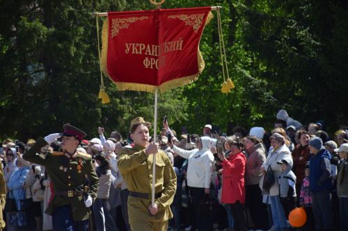 В Нурлате прошел Парад Победы: подвигу героев и память, и слава