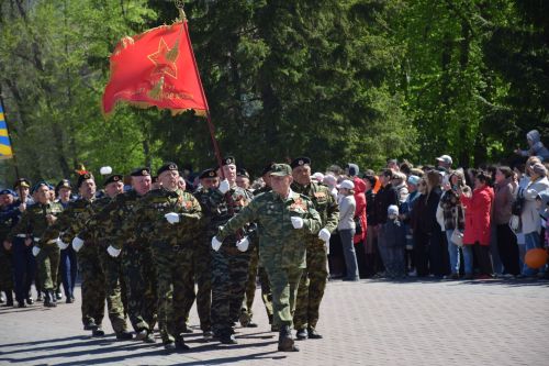 В Нурлате прошел Парад Победы: подвигу героев и память, и слава