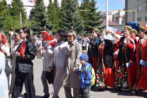 В Нурлате прошел Парад Победы: подвигу героев и память, и слава