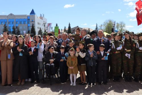 «Народный хор Победы» в Нурлате: сотни голосов исполнили главные песни весны 1945 года