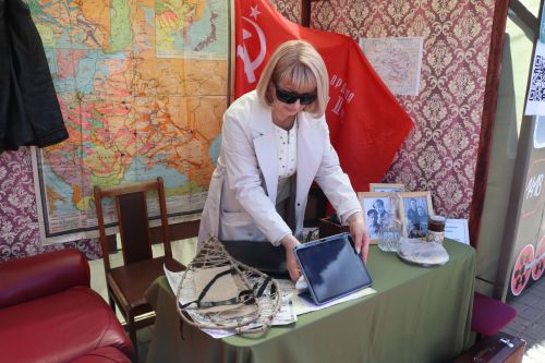 «Паровоз Победы» и лица героев: как в Нурлате отметили 9 Мая на центральной площади