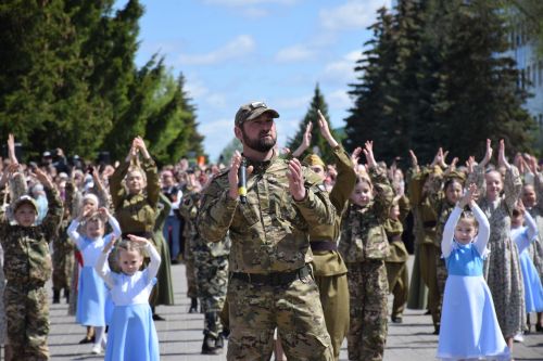 В Нурлате прошел Парад Победы: подвигу героев и память, и слава