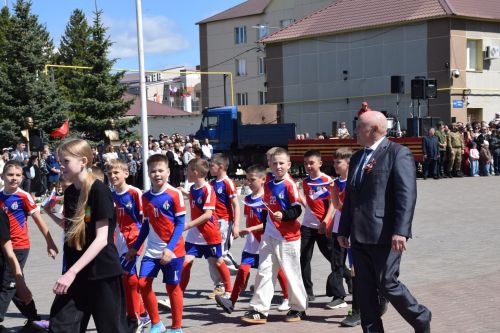 В Нурлате прошел Парад Победы: подвигу героев и память, и слава