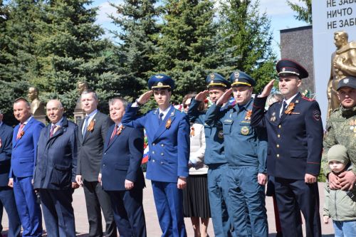 В Нурлате прошел Парад Победы: подвигу героев и память, и слава