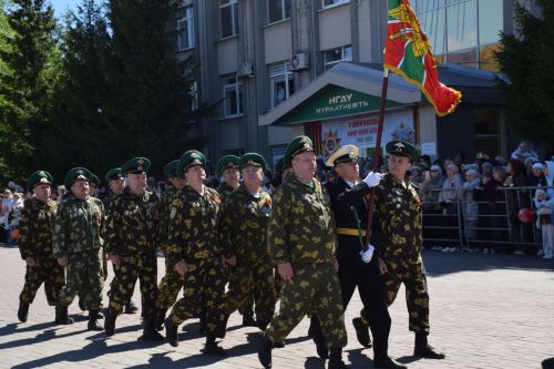 В Нурлате прошел Парад Победы: подвигу героев и память, и слава