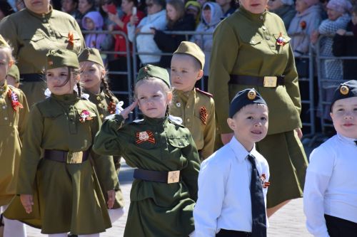 В Нурлате прошел Парад Победы: подвигу героев и память, и слава