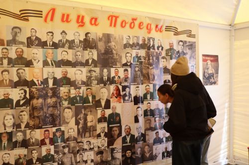 «Паровоз Победы» и лица героев: как в Нурлате отметили 9 Мая на центральной площади