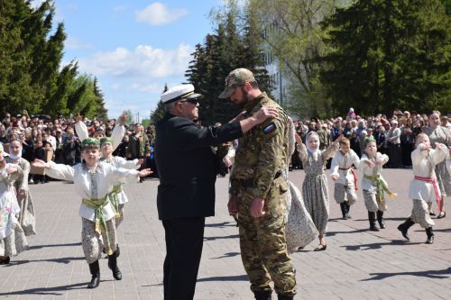 В Нурлате прошел Парад Победы: подвигу героев и память, и слава