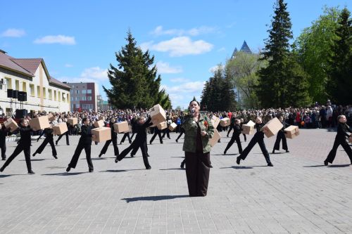 В Нурлате прошел Парад Победы: подвигу героев и память, и слава