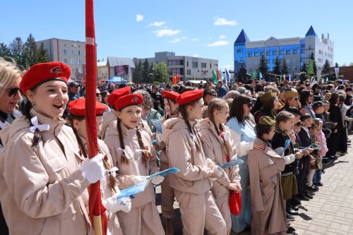 «Народный хор Победы» в Нурлате: сотни голосов исполнили главные песни весны 1945 года