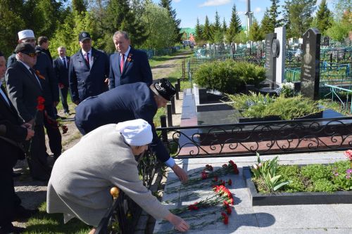 В День Победы в Нурлате почтили память ветеранов, внесших вклад в развитие района