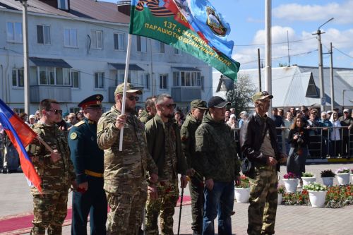 В День Победы нурлатцы возложили цветы к памятнику воину-освободителю