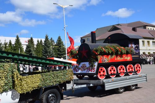 В Нурлате прошел Парад Победы: подвигу героев и память, и слава