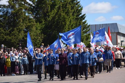 В Нурлате прошел Парад Победы: подвигу героев и память, и слава