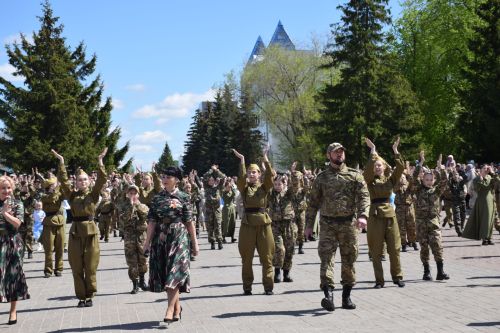 В Нурлате прошел Парад Победы: подвигу героев и память, и слава