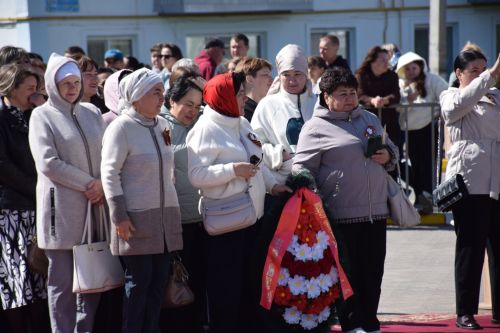 В День Победы нурлатцы возложили цветы к памятнику воину-освободителю