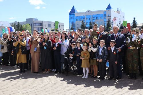 «Народный хор Победы» в Нурлате: сотни голосов исполнили главные песни весны 1945 года