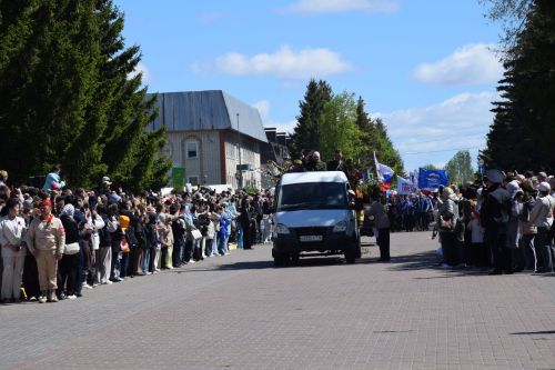 В Нурлате прошел Парад Победы: подвигу героев и память, и слава