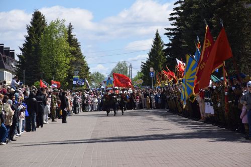 В Нурлате прошел Парад Победы: подвигу героев и память, и слава